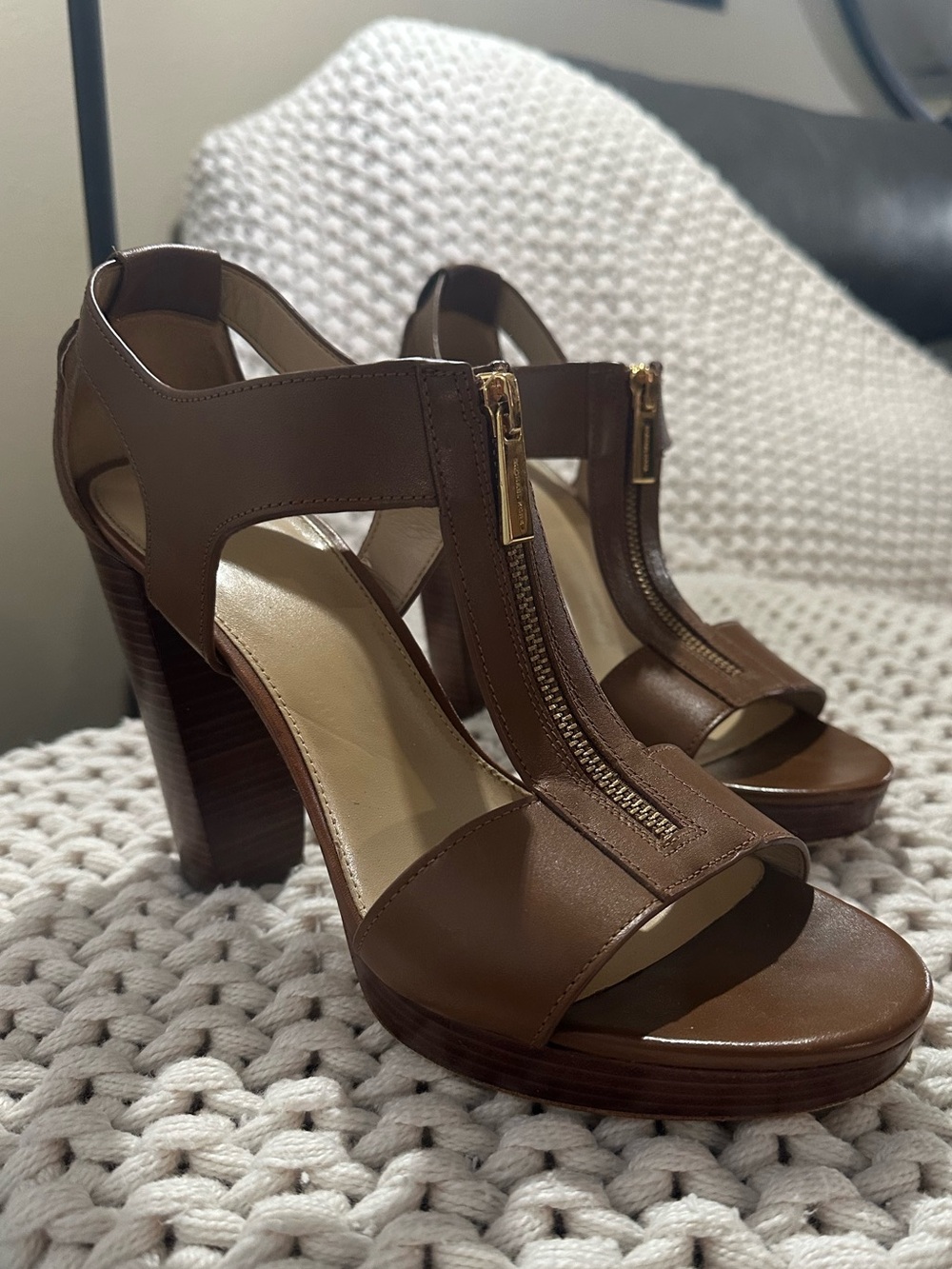 Michael Kors Brown Leather T-Strap Platform Sandals Size 10M Zip Front